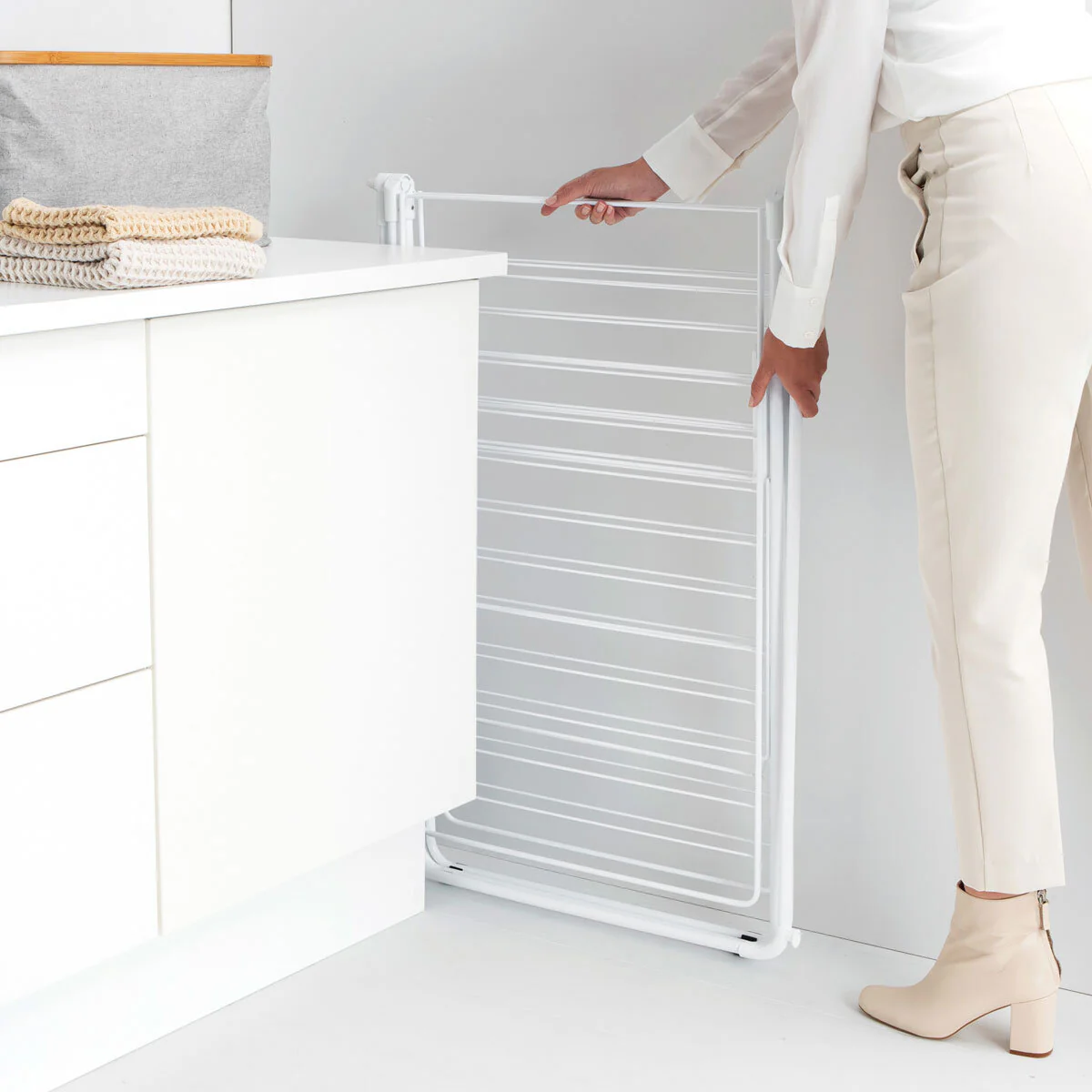 Brabantia HangOn 25m Drying Rack with Rod in White - Image 5