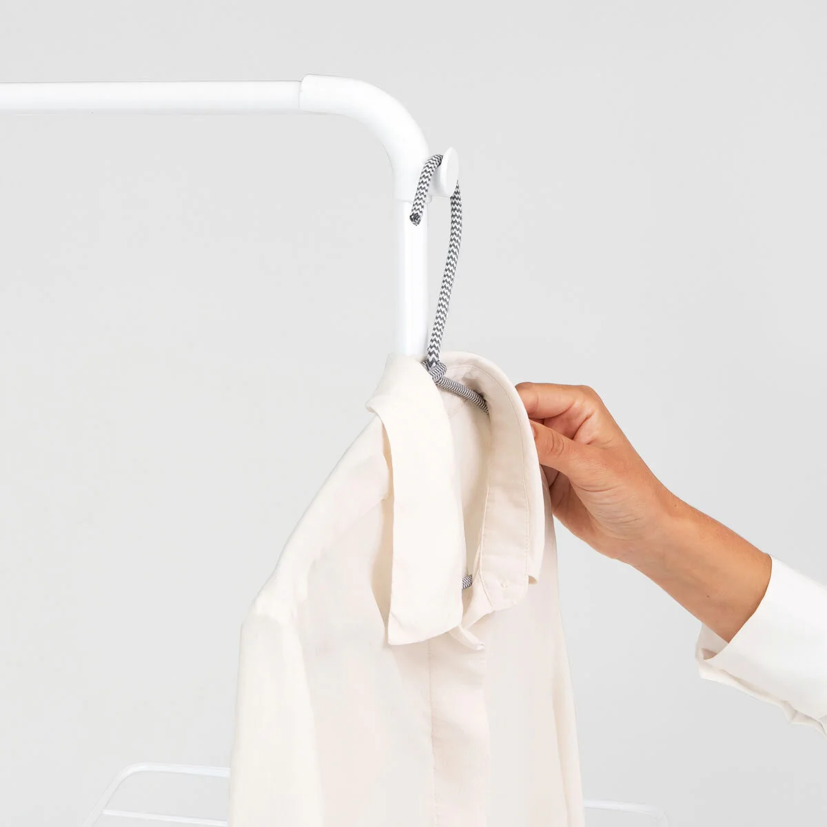 Brabantia HangOn 25m Drying Rack with Rod in White - Image 7