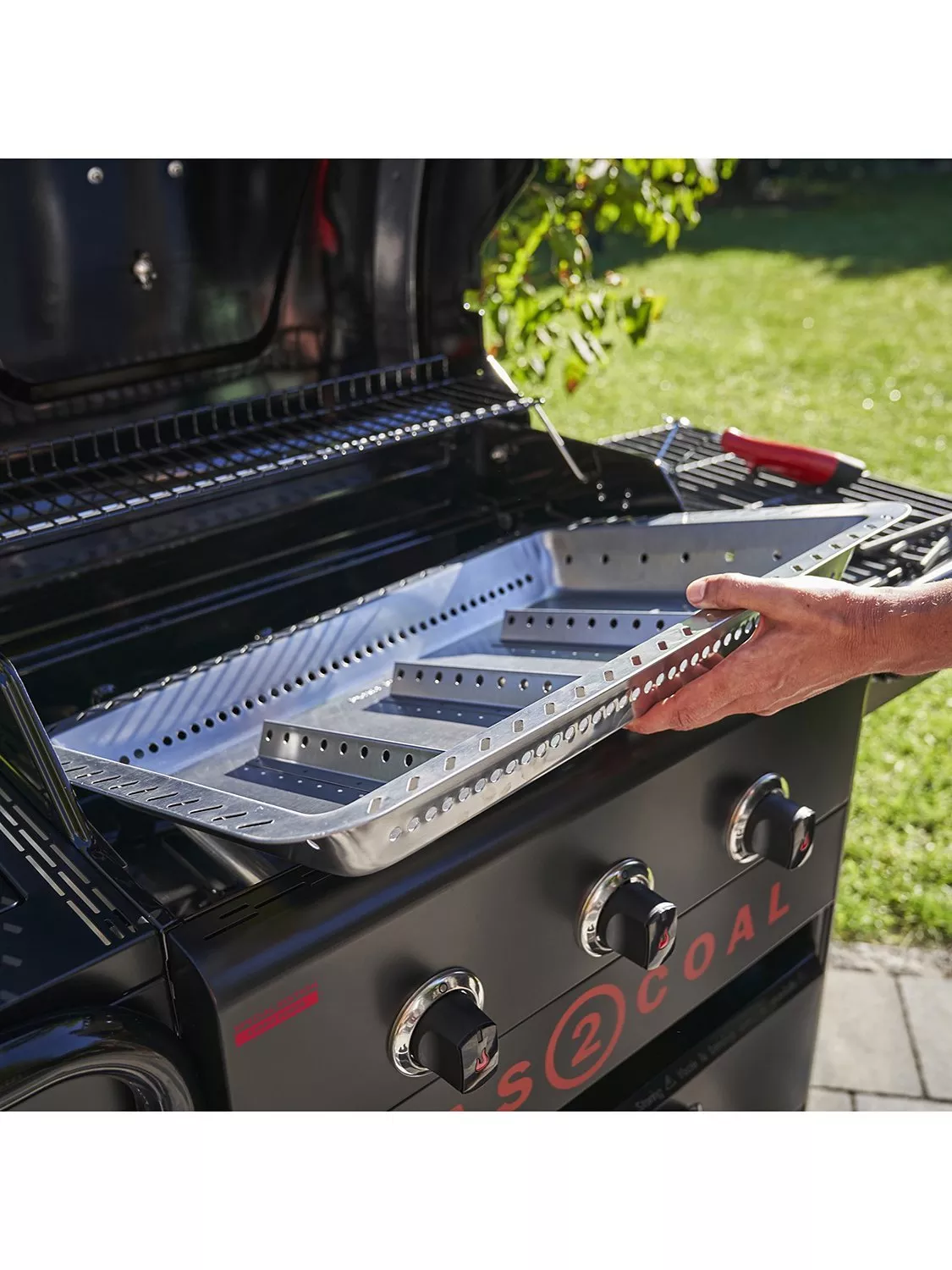 Char-Broil Gas2Coal Special Edition 3-Burner Gas & Charcoal Hybrid BBQ - Image 7