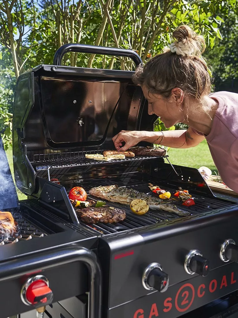 Char-Broil Gas2Coal Special Edition 3-Burner Gas & Charcoal Hybrid BBQ - Image 9