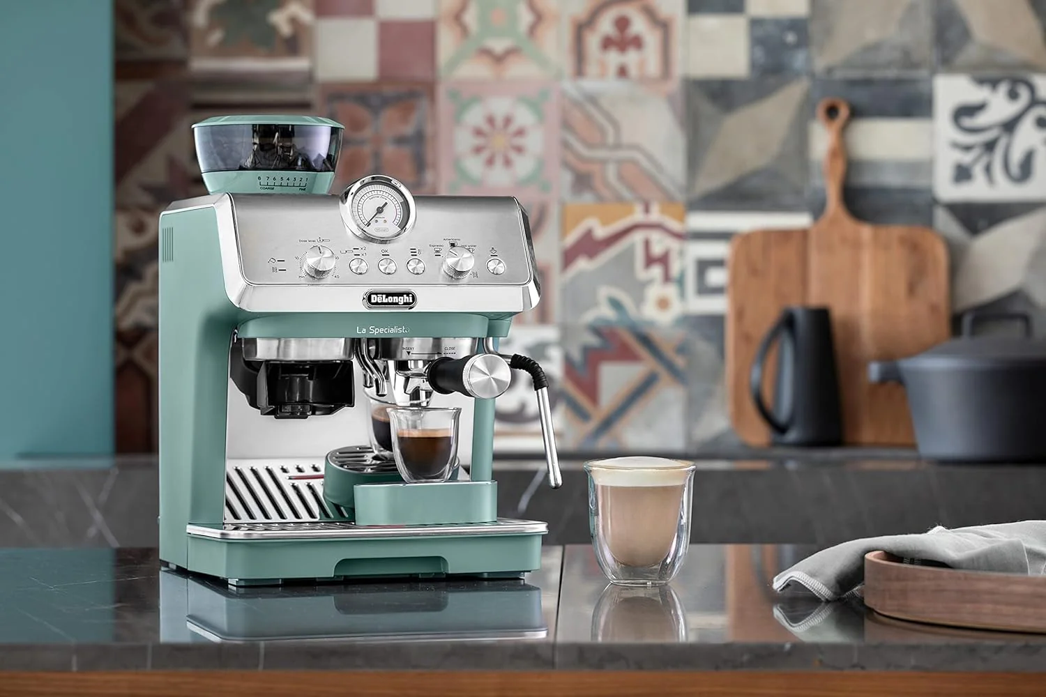 De'Longhi La Specialista Arte EC9155.GR, Barista Pump Espresso Machine, Bean to Cup Coffee and Cappuccino Maker, 8 Grinding Settings, MyLatte Art Frothing Wand, 1550W, Green - Image 4