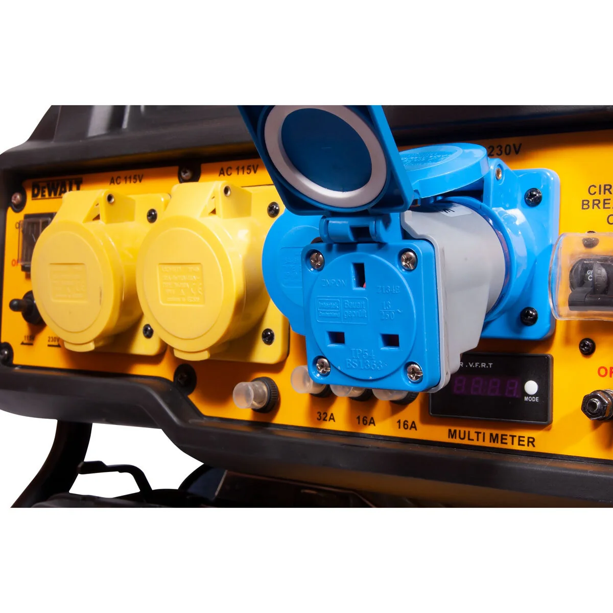 Dewalt 6500W Dual Voltage Petrol Generator (DXGNP65E) - Image 4
