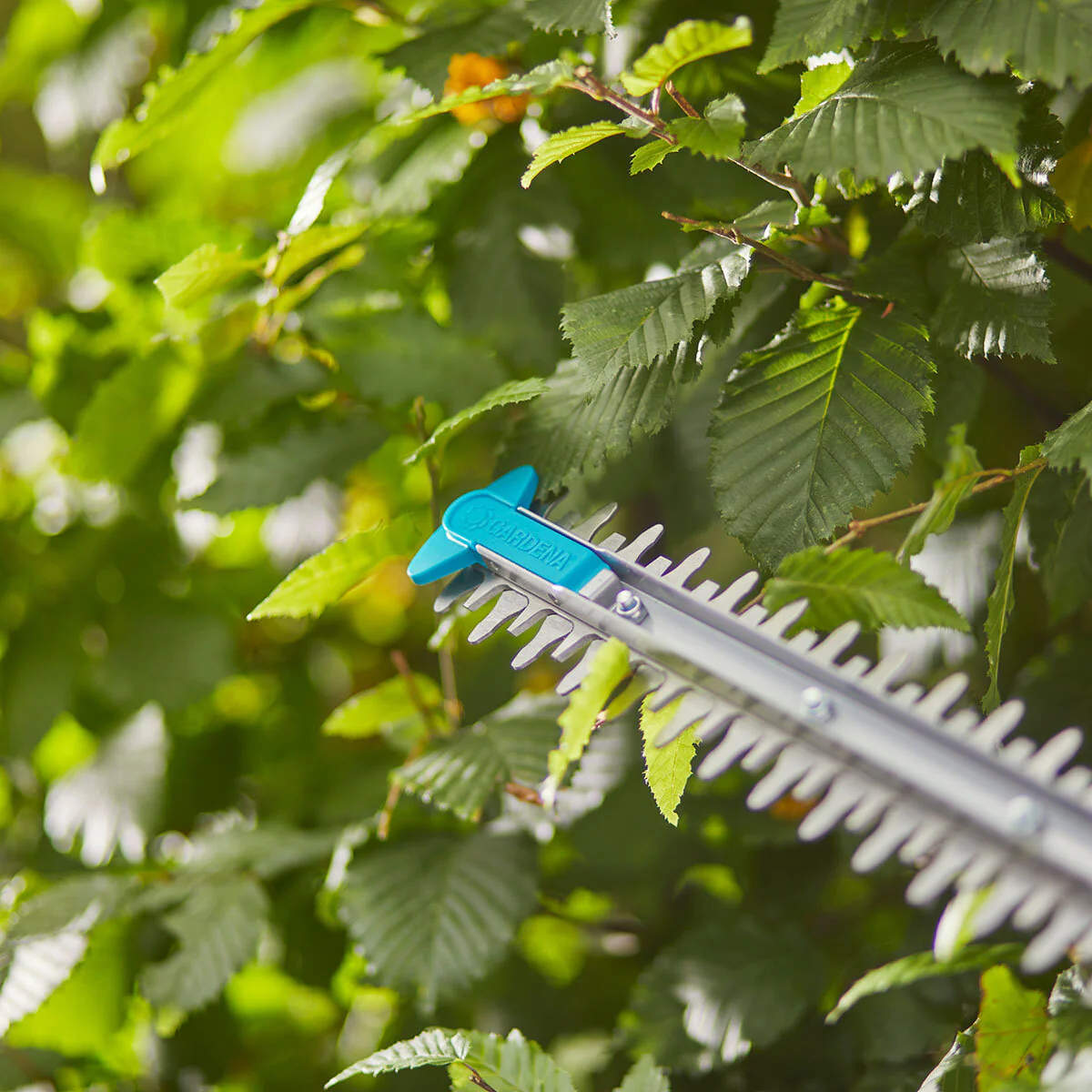 Gardena EasyCut Hedge Trimmer with 18V (2.5Ah) Li-ion Battery + Charger - Image 5