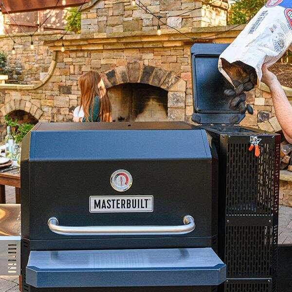 Masterbuilt Gravity Series® 1050 Digital Charcoal Grill + Smoker MB20041320 - Image 3