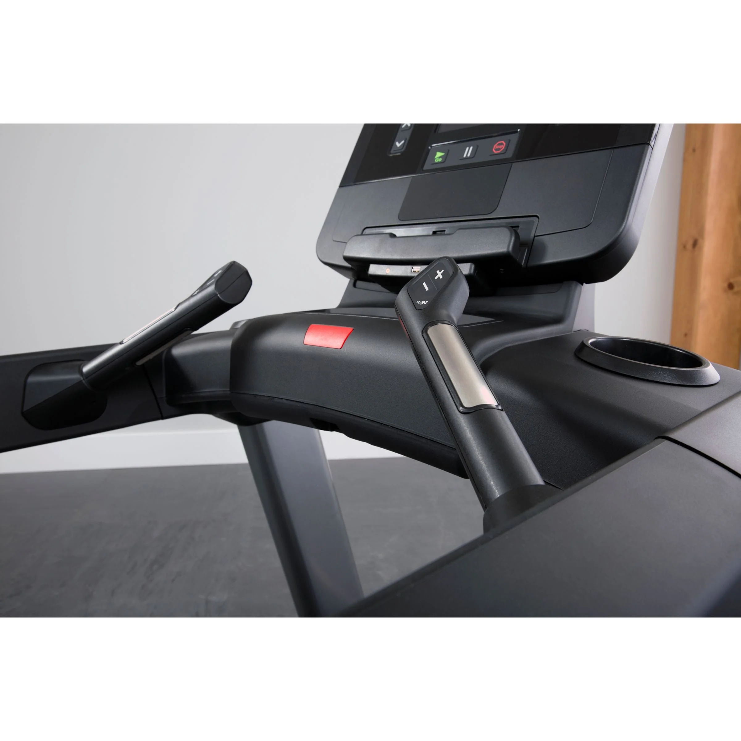Life Fitness Club Series+ Treadmill - Image 8
