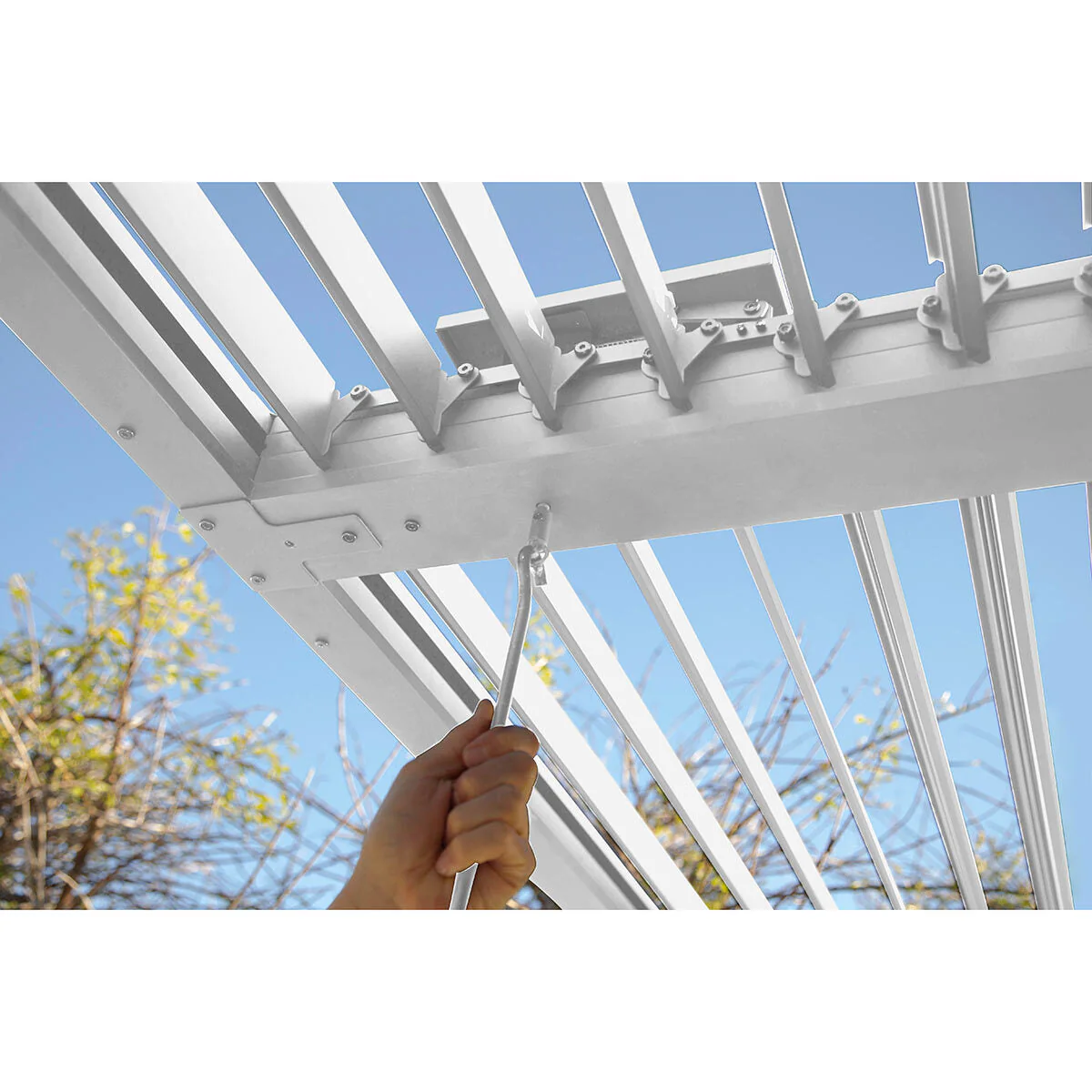 Paragon Novara 10ft x 12ft (3 x 3.6m) Louvered Pergola in White - Image 4