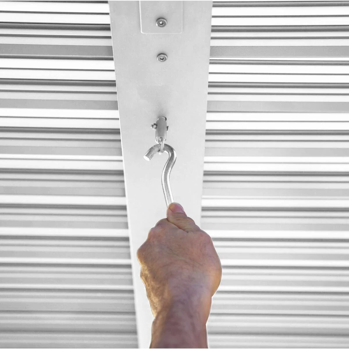 Paragon Novara 12ft x 20ft (3.6 x 6m) Louvered Pergola in White - Image 3