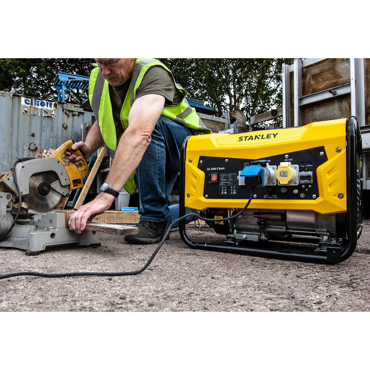 Stanley 2400W Dual Voltage Generator (SG400) - Image 3