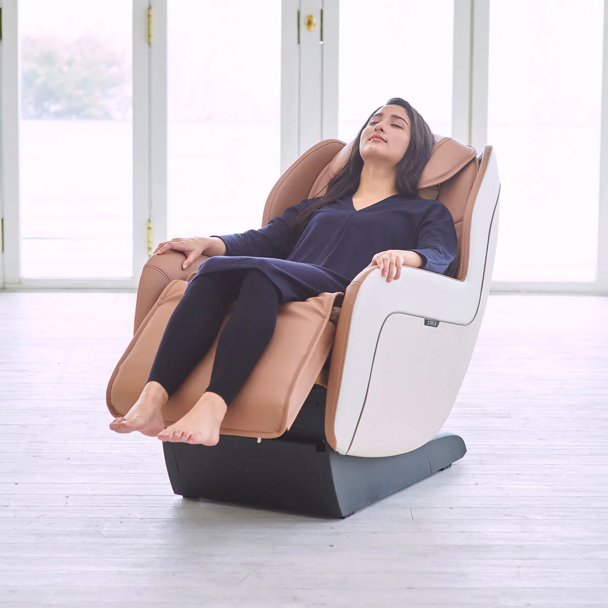 SYNCA CirC+ Massage Chair in Beige