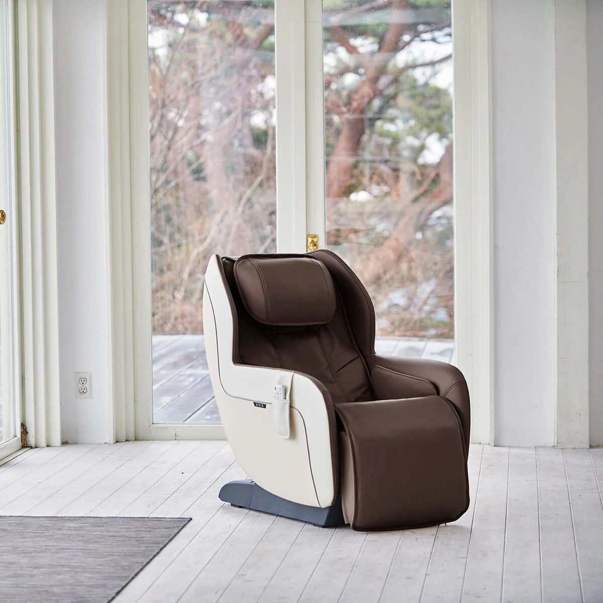 SYNCA CirC+ Massage Chair in Espresso - Image 3