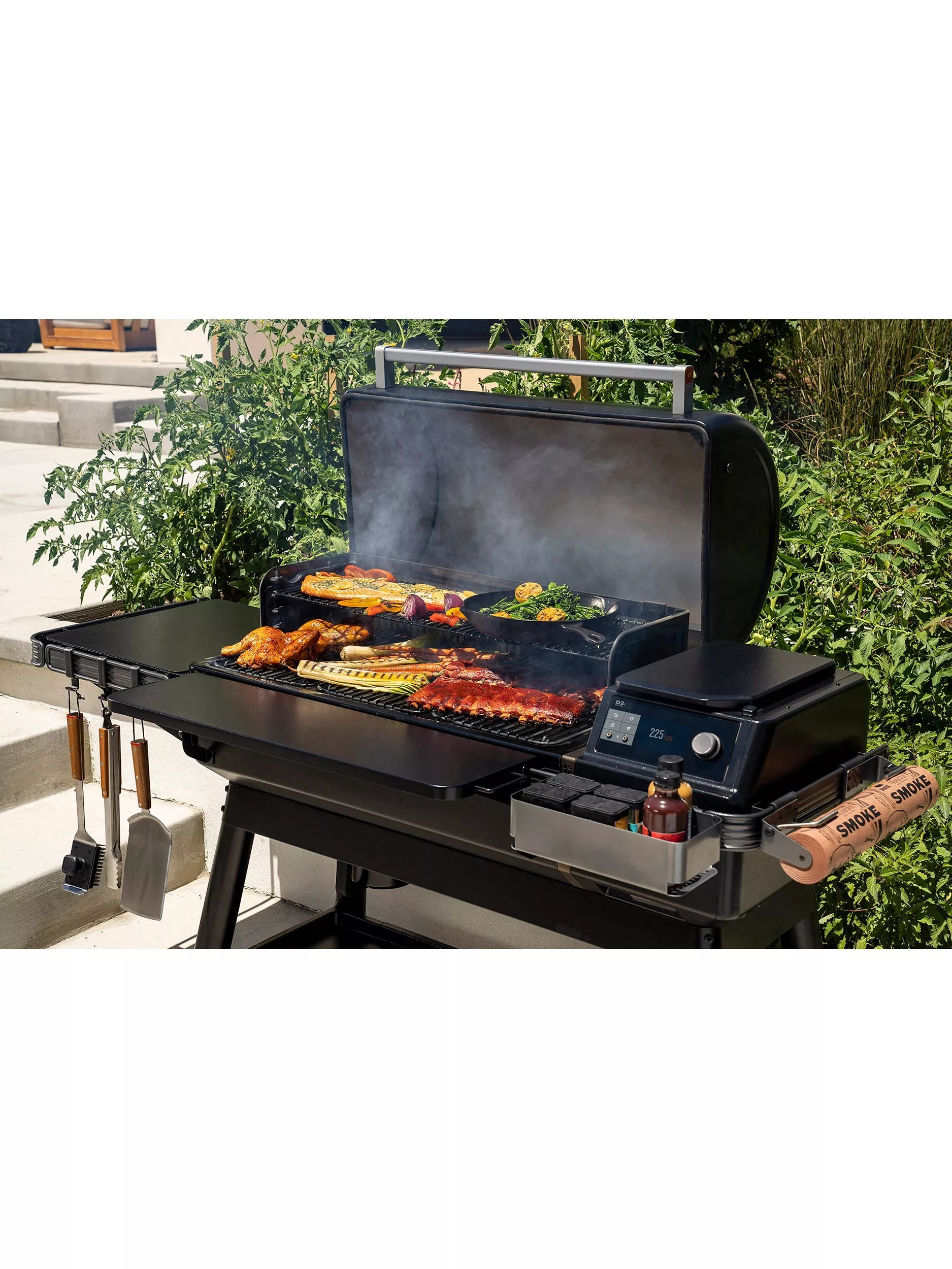 Traeger Ironwood XL UK WiFi Connected Wood Pellet BBQ, Black - Image 4