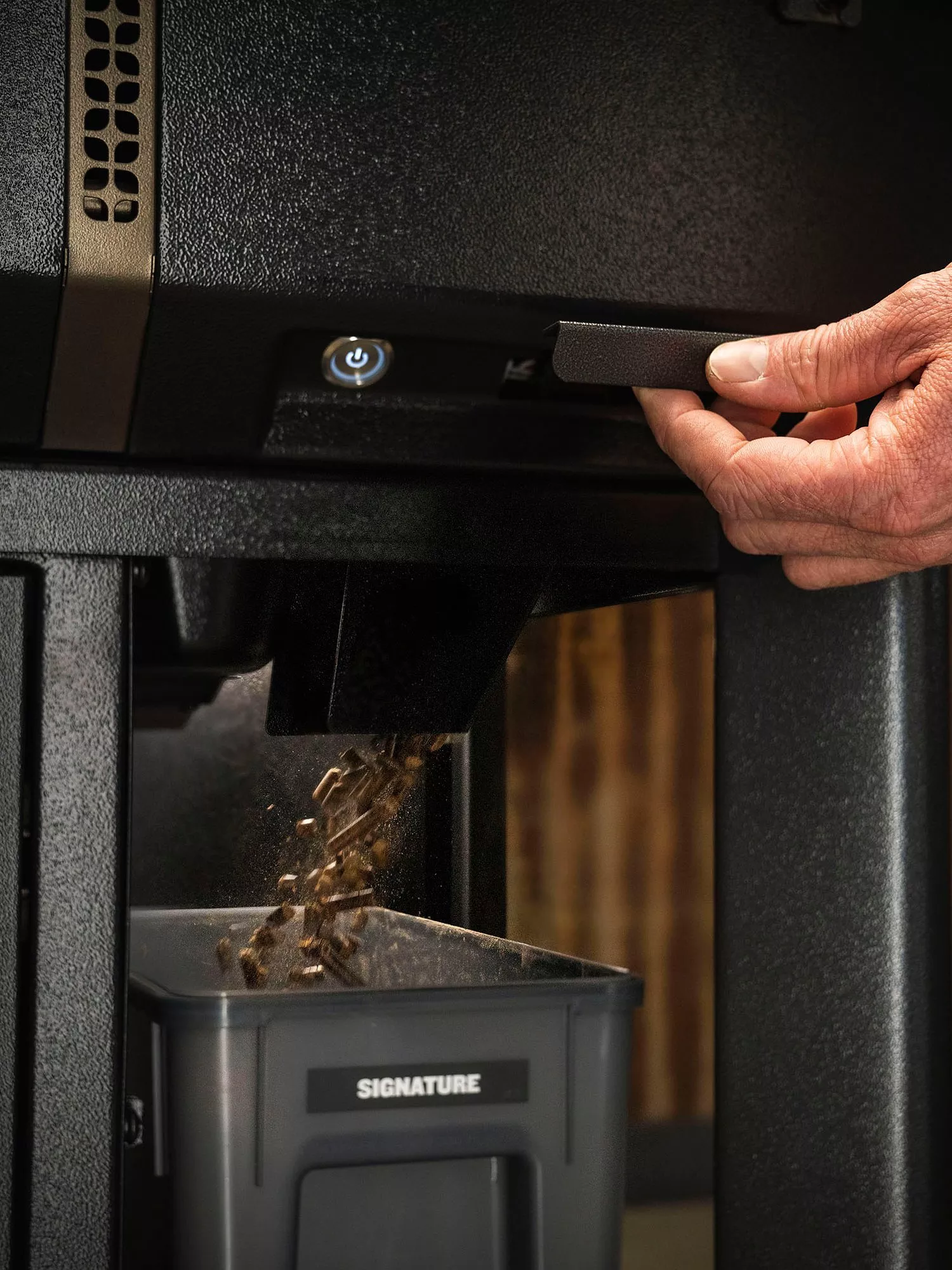 Traeger Timberline XL UK Wood Pellet Smart BBQ, Black - Image 7