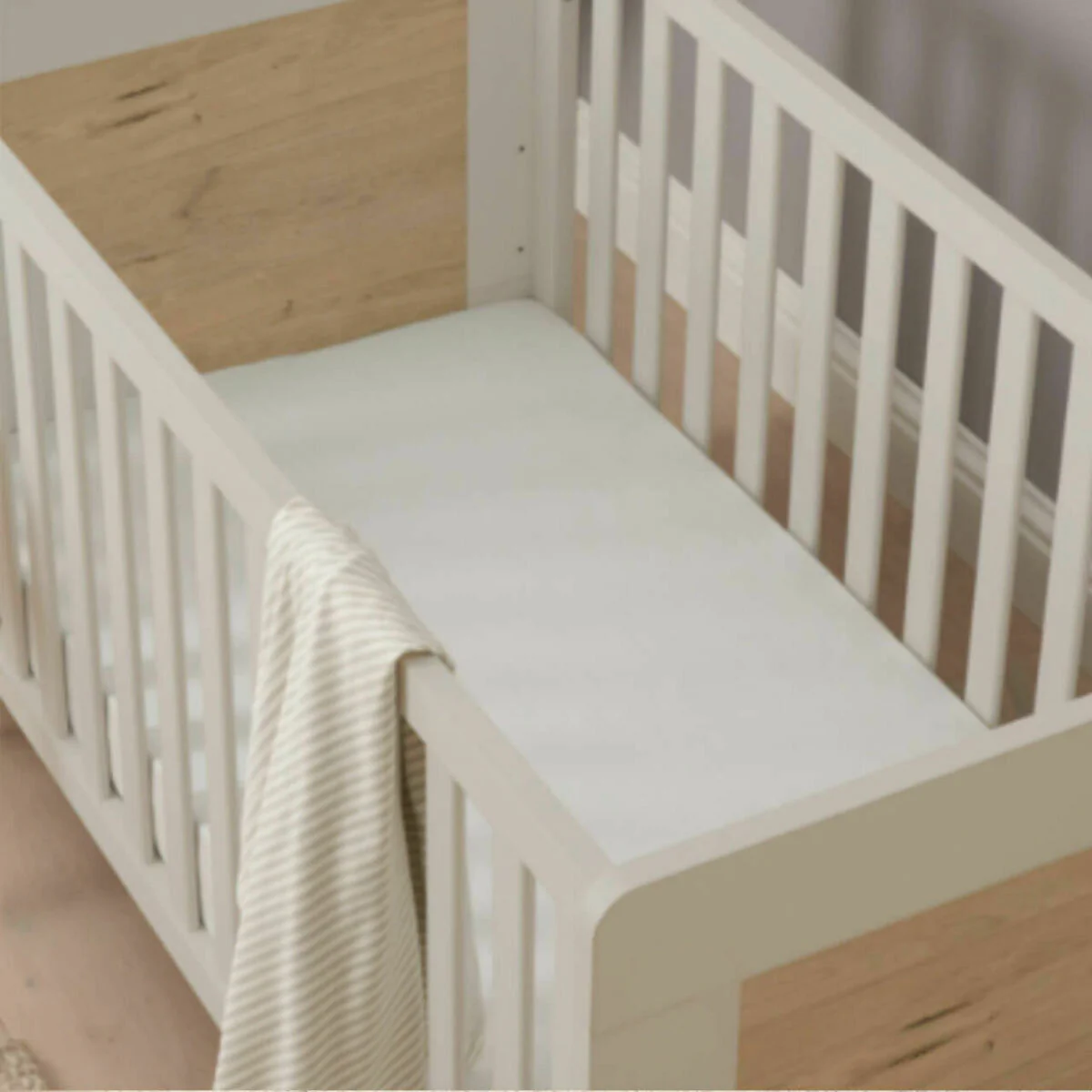Tutti Bambini Alba Mini Cot Bed with Sprung Mattress, White & Distressed Oak - Image 5