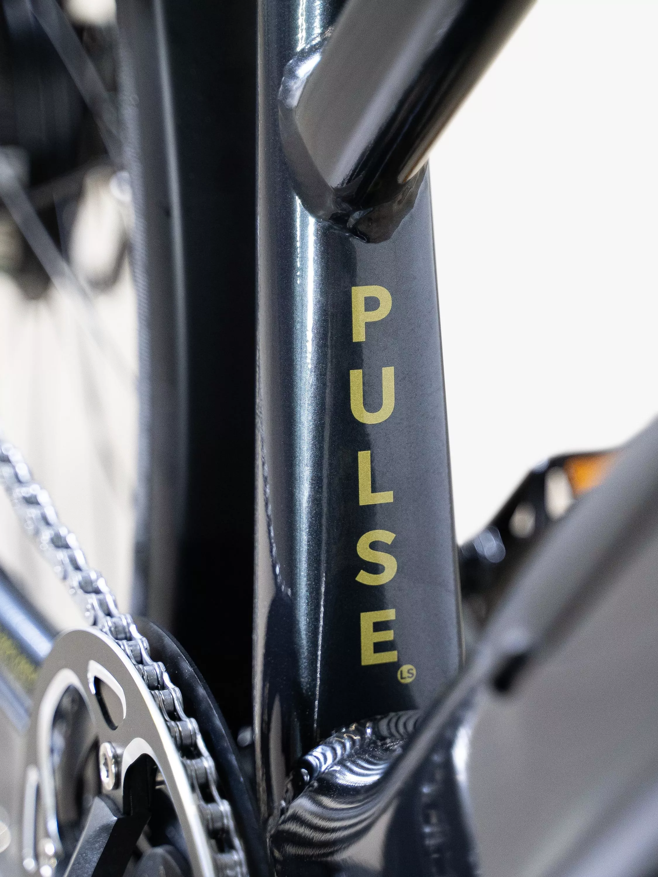 Volt Pulse Low Step Hybrid e-Bike, Space Grey - Image 3