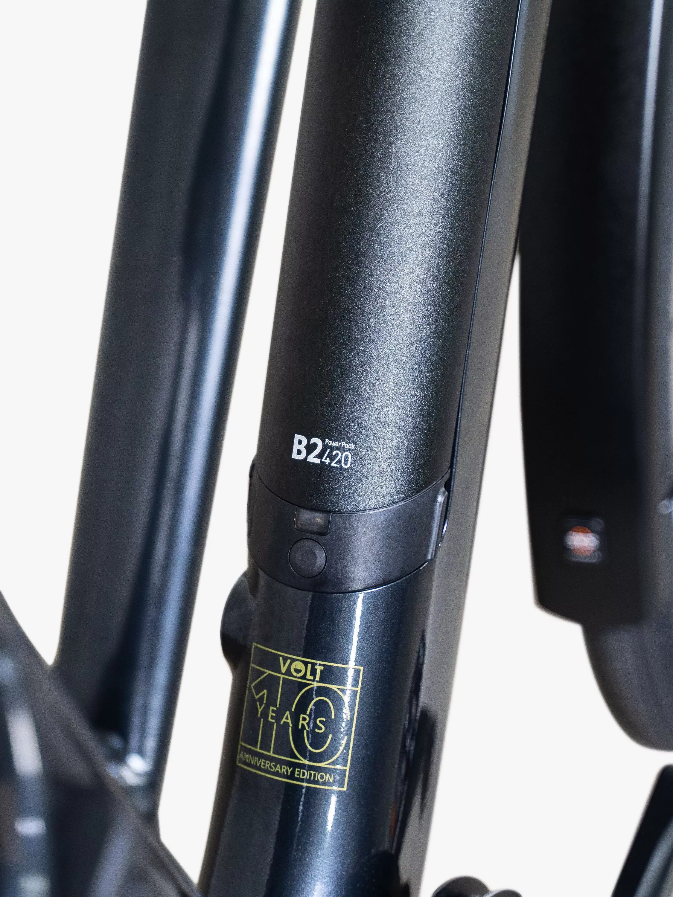 Volt Pulse Low Step Hybrid e-Bike, Space Grey - Image 4