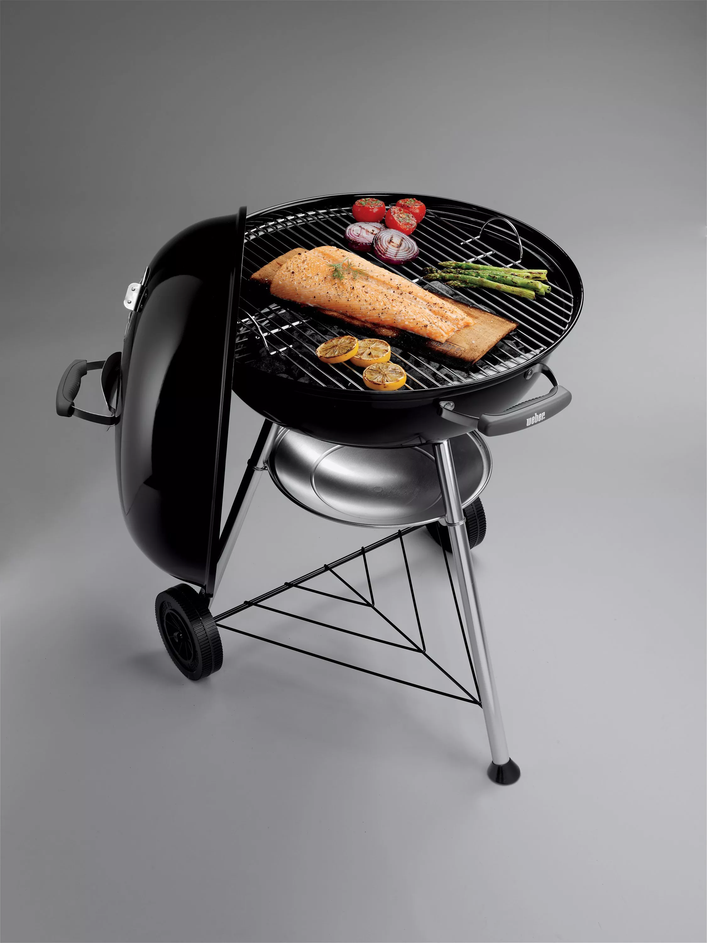 Weber Compact 57cm Kettle Charcoal BBQ, Black - Image 3