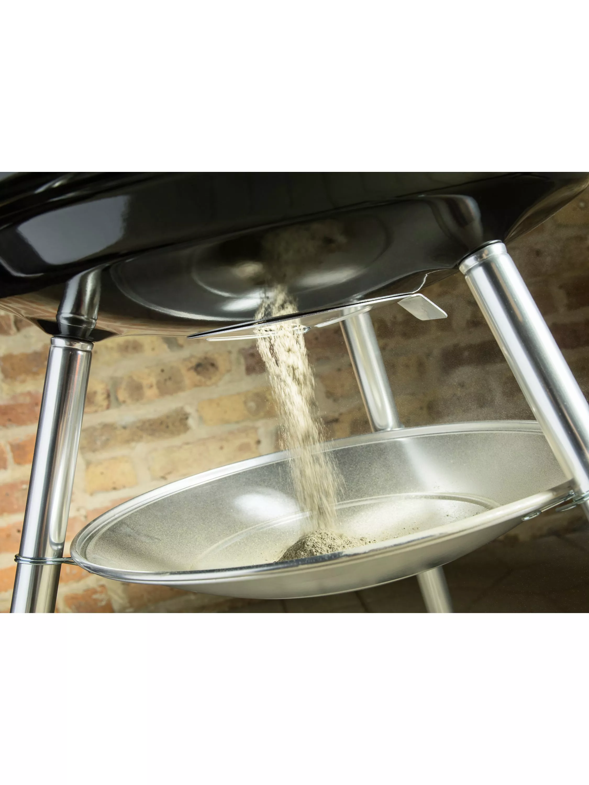 Weber Compact 57cm Kettle Charcoal BBQ, Black - Image 4